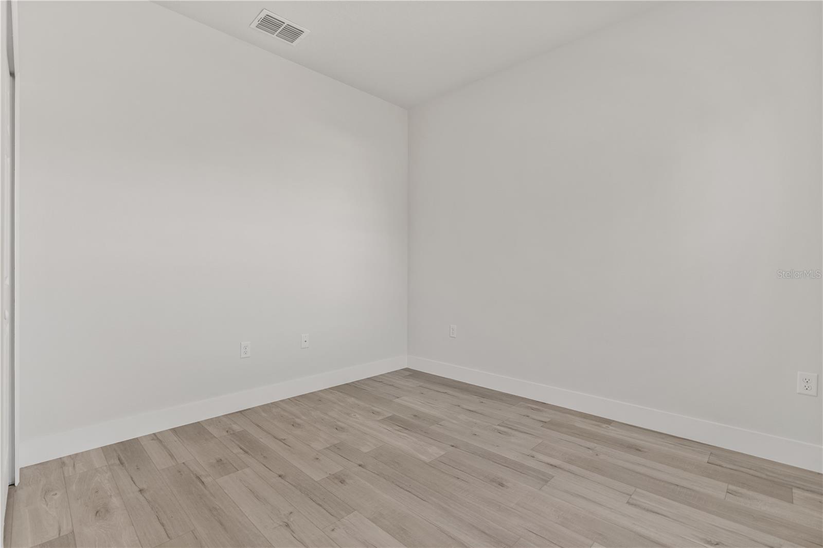 Image 27 of 51 For 17052 Sw 44th Cir