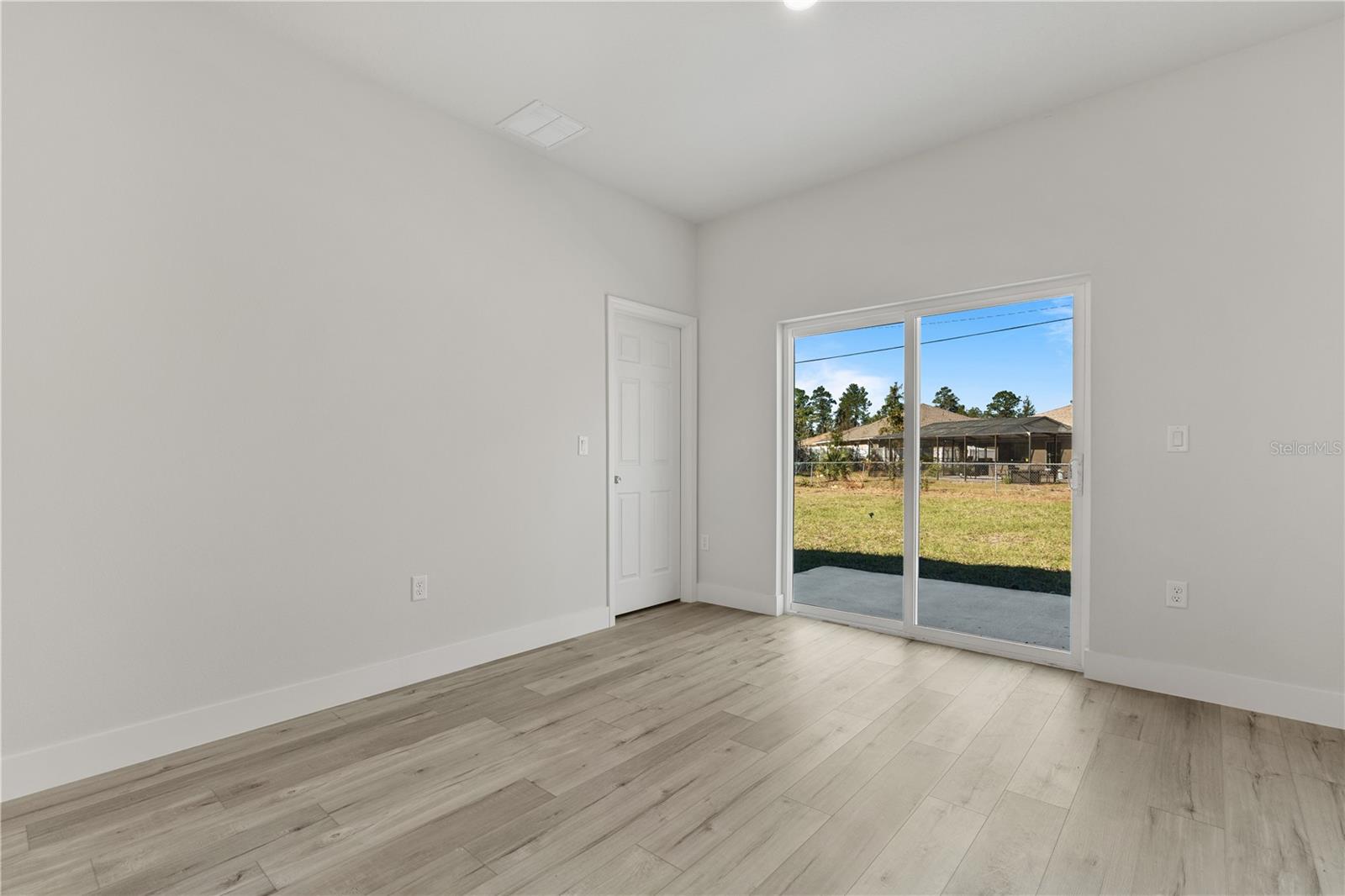 Image 5 of 51 For 17052 Sw 44th Cir
