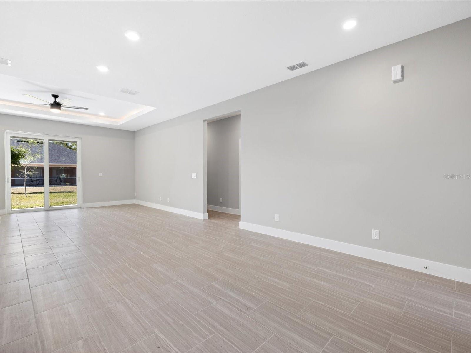 Image 11 of 31 For 24520 Kingsway Circle