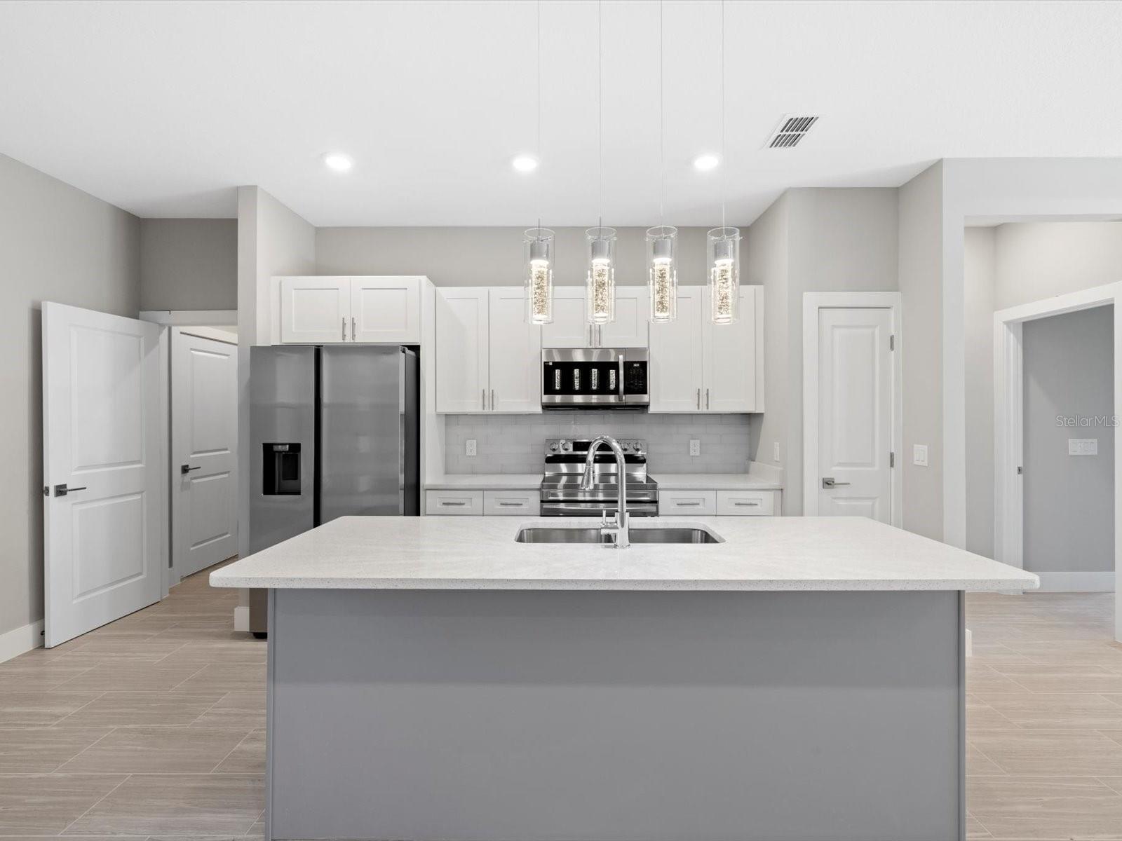 Image 14 of 31 For 24520 Kingsway Circle