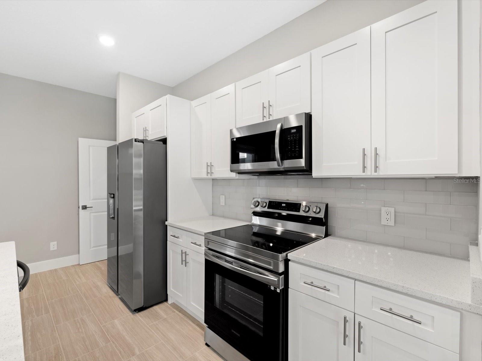 Image 16 of 31 For 24520 Kingsway Circle