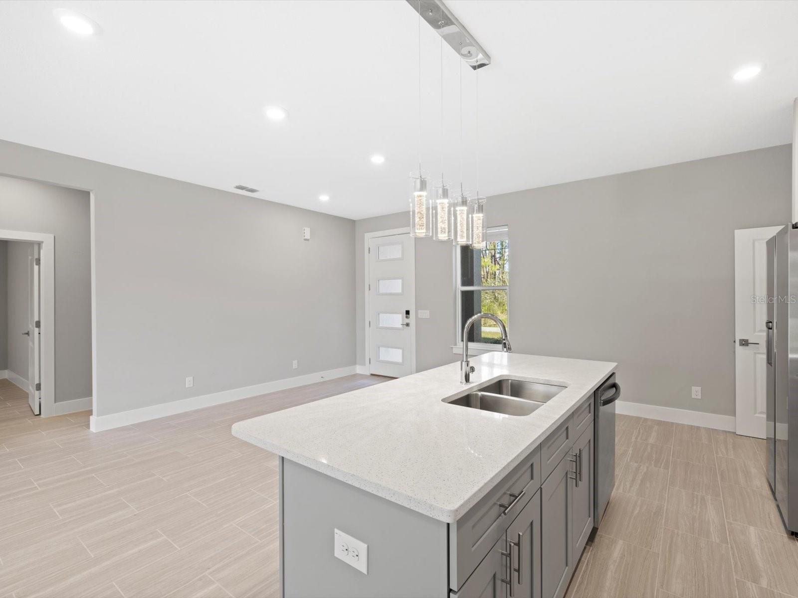 Image 17 of 31 For 24520 Kingsway Circle