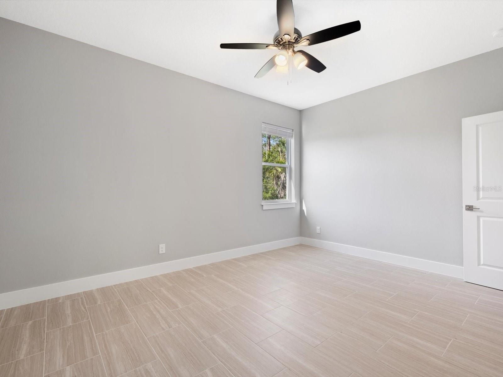 Image 21 of 31 For 24520 Kingsway Circle