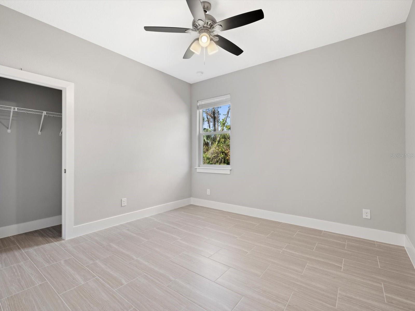 Image 22 of 31 For 24520 Kingsway Circle