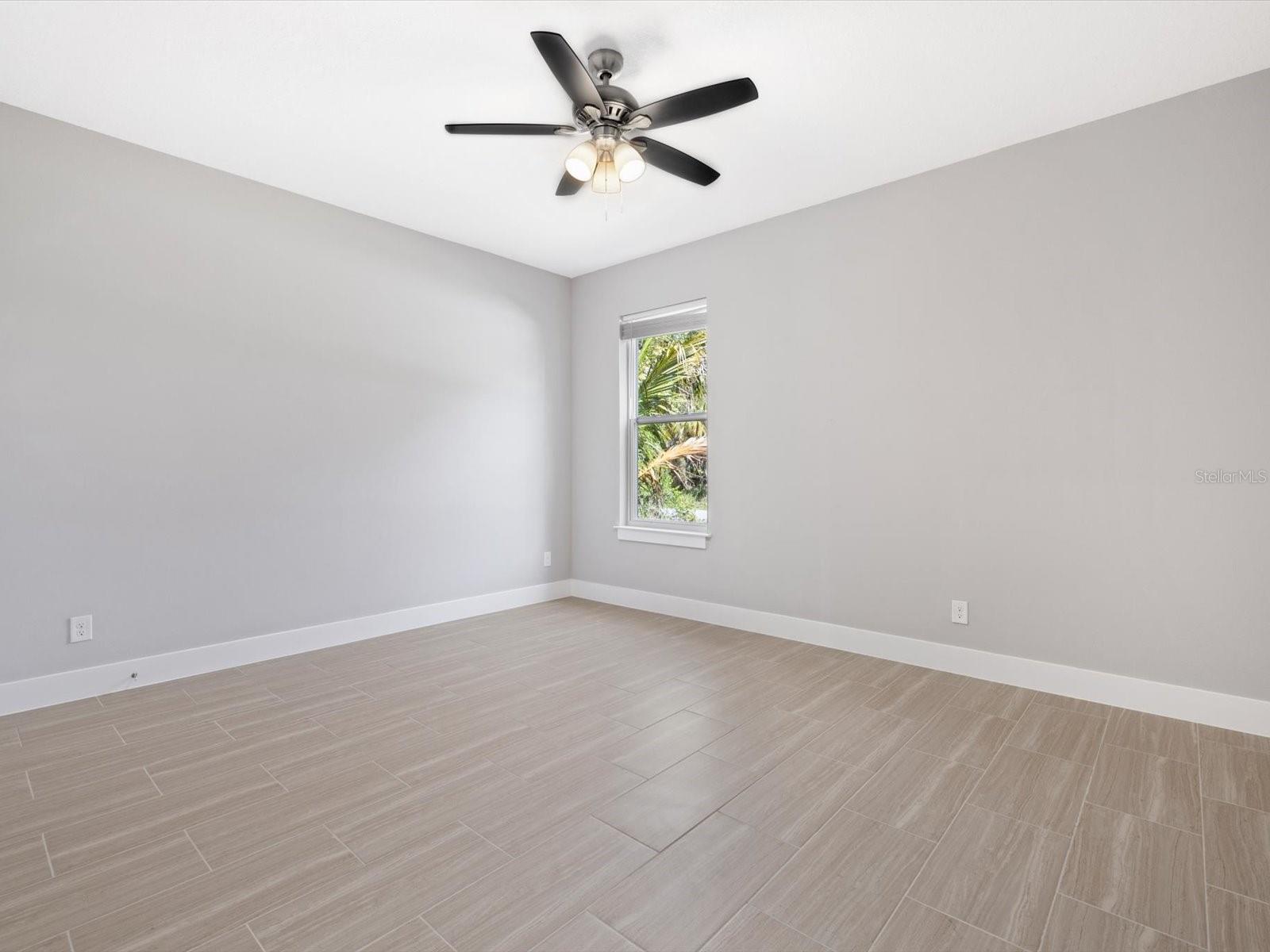 Image 24 of 31 For 24520 Kingsway Circle