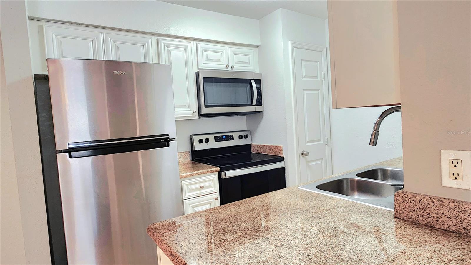 Image 5 of 16 For 552 Golden Raintree Place
