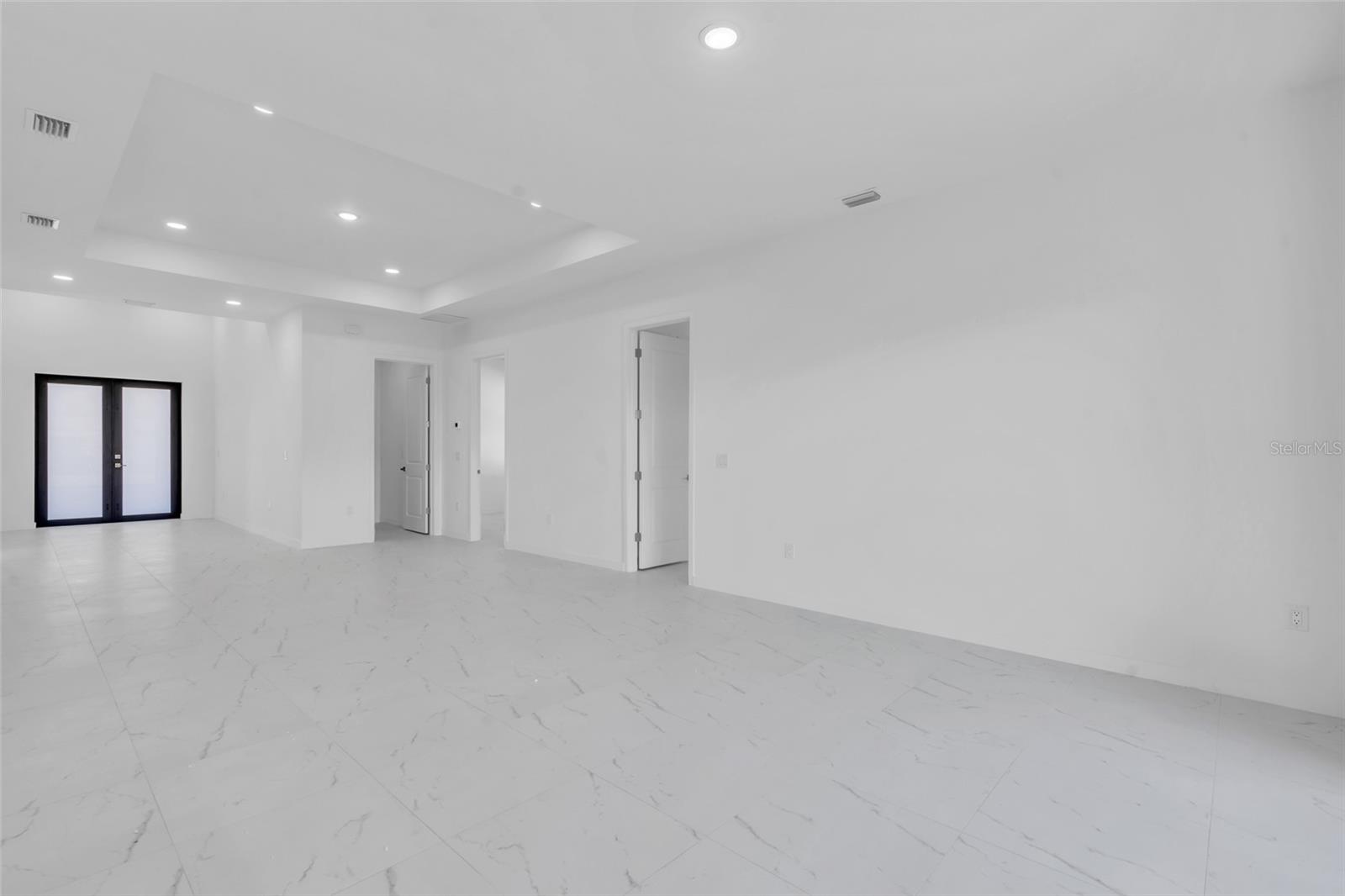 Image 4 of 31 For 1114 El Dorado Boulevard N