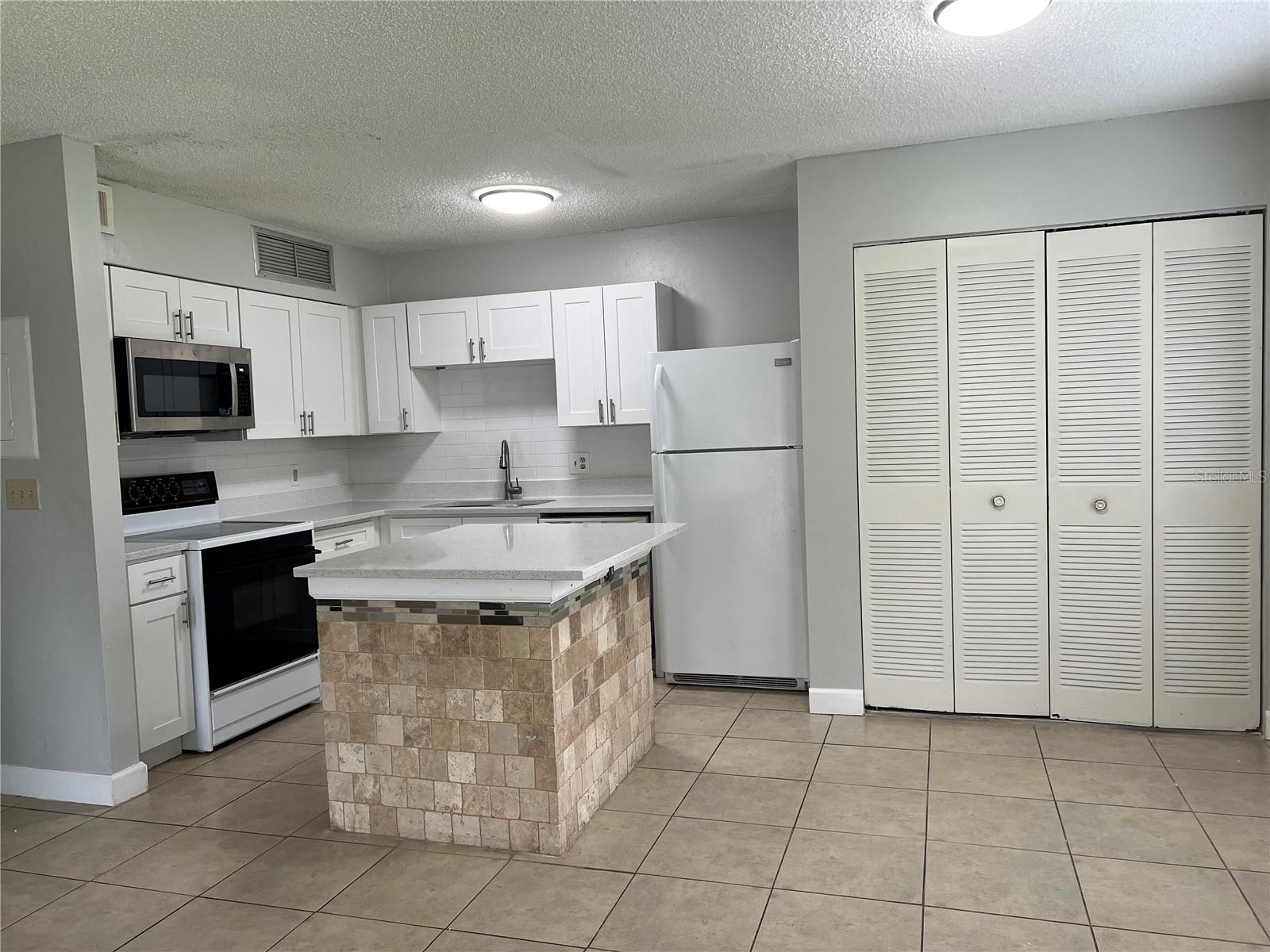 Image 3 of 7 For 320 Black Oak Court 108
