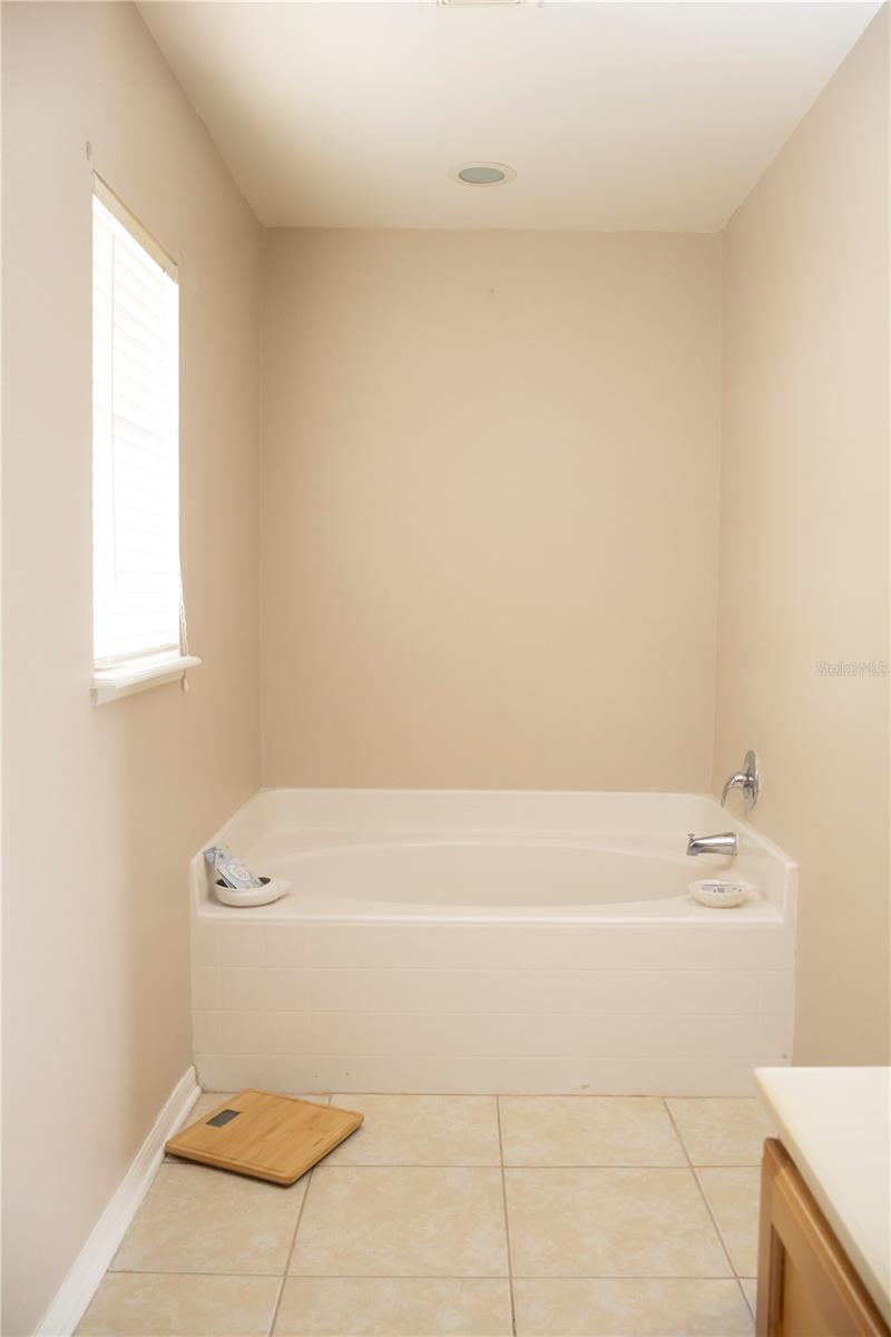 Image 25 of 48 For 719 Garnette Avenue