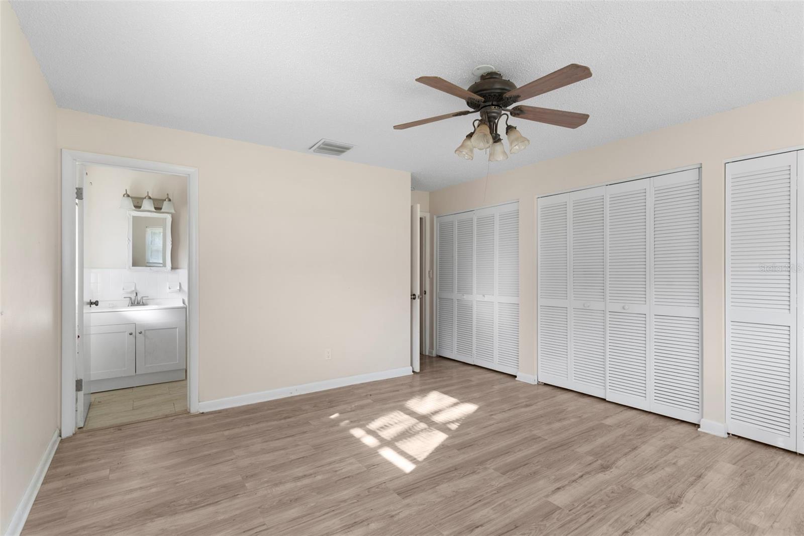 Image 22 of 34 For 20639 Rainbow Lakes Boulevard
