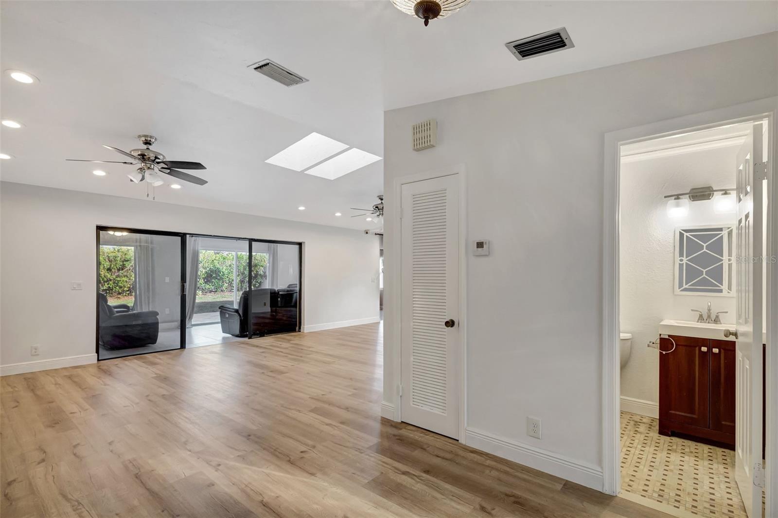 Image 10 of 52 For 2502 23rd Cranbrook Drive