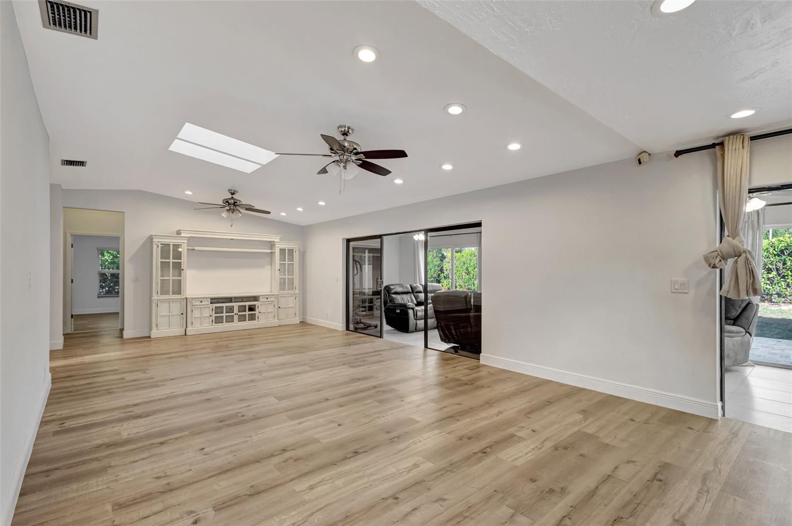Image 14 of 52 For 2502 23rd Cranbrook Drive