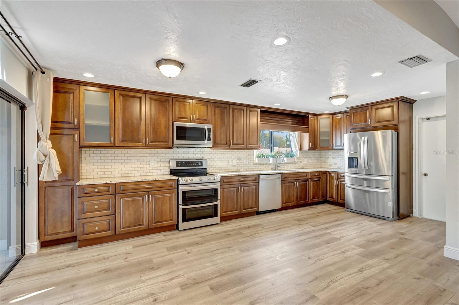 Image 15 of 52 For 2502 23rd Cranbrook Drive