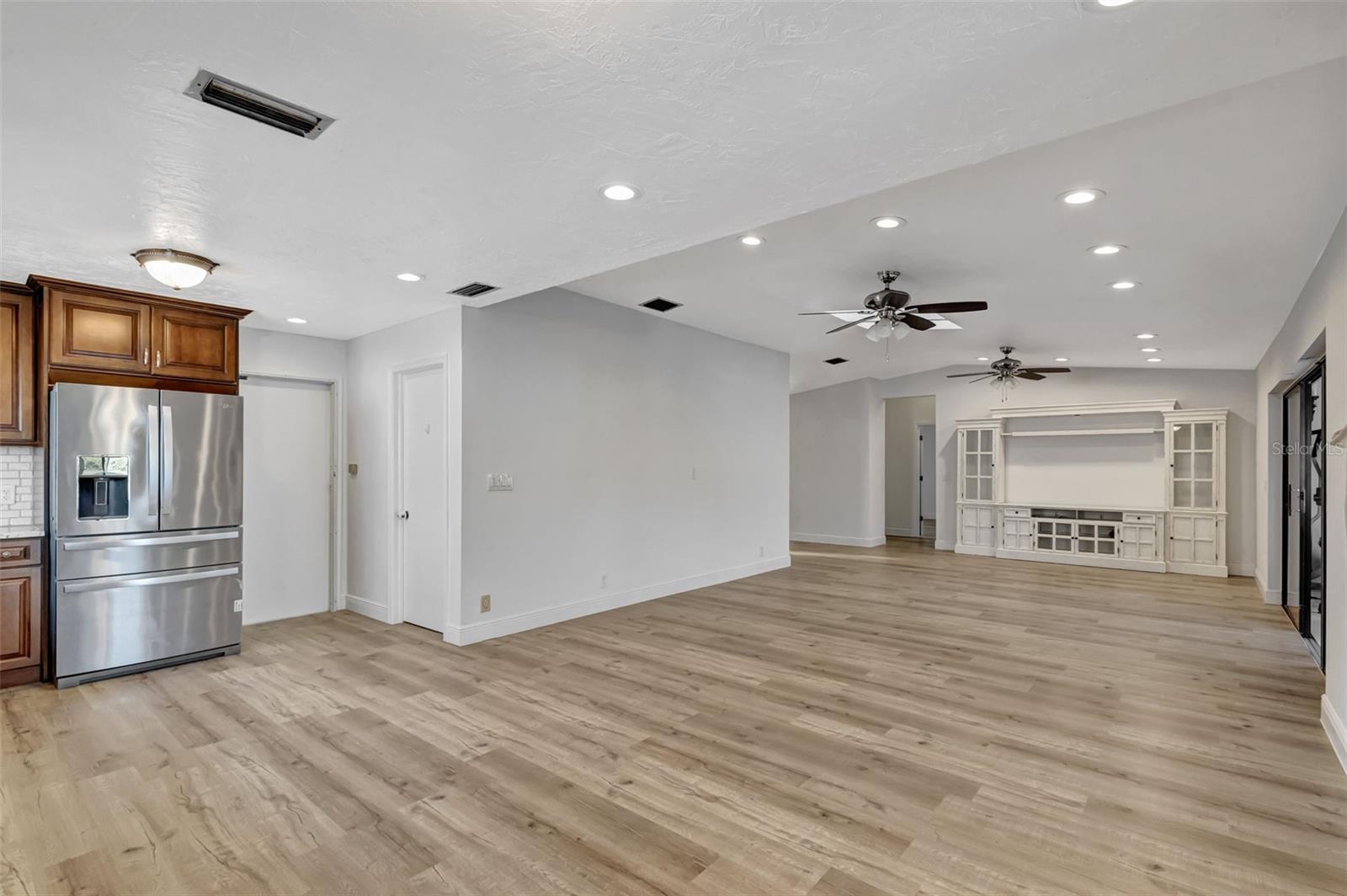 Image 16 of 52 For 2502 23rd Cranbrook Drive