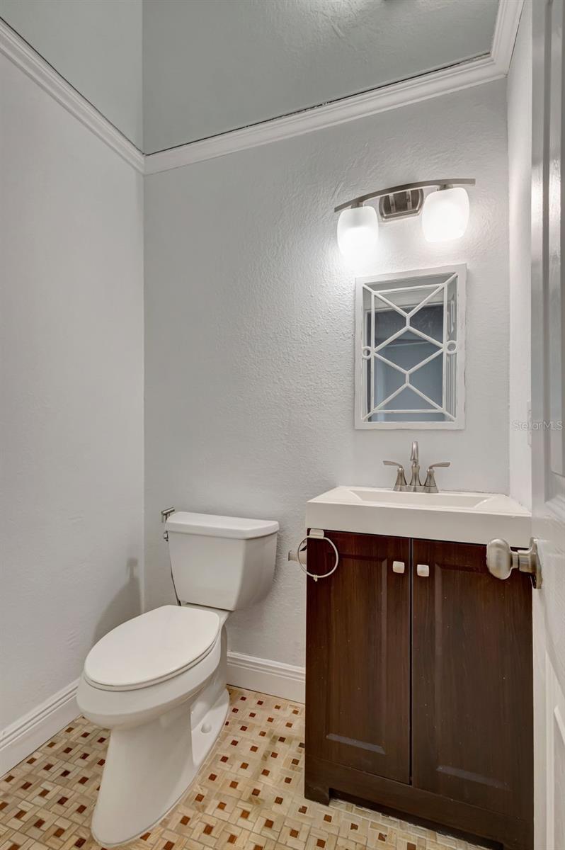 Image 21 of 52 For 2502 23rd Cranbrook Drive