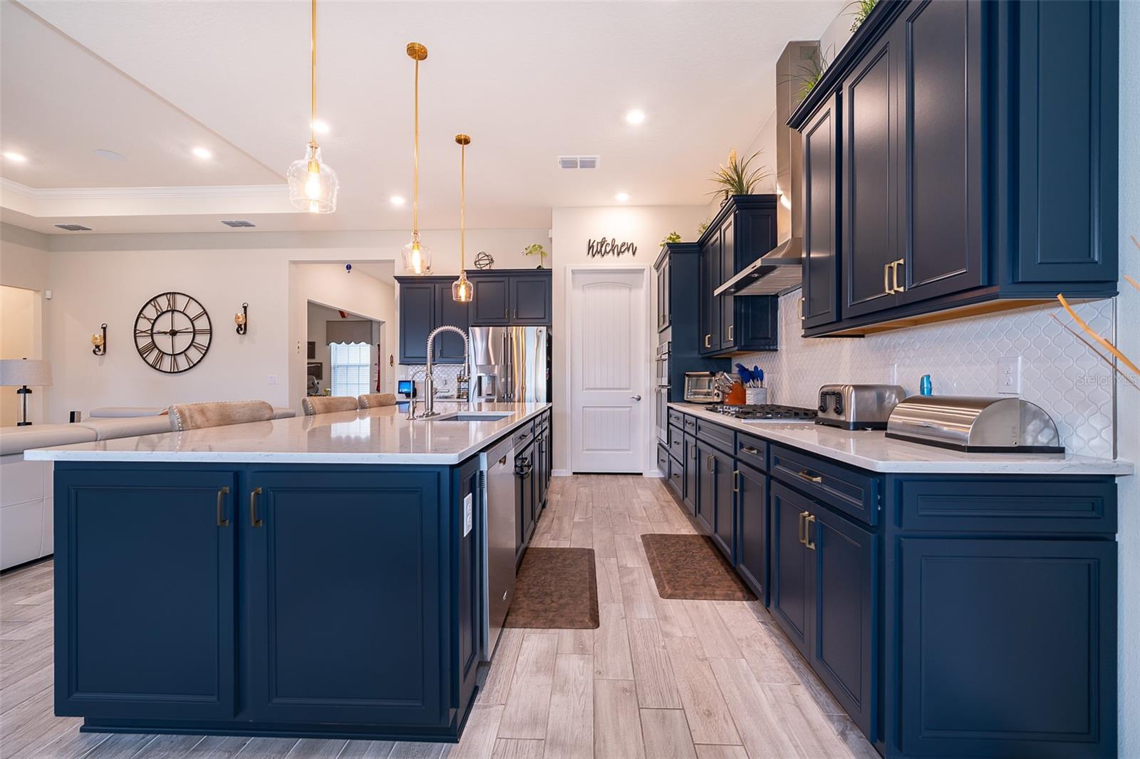 Image 19 of 40 For 6117 Sandy Springs Court