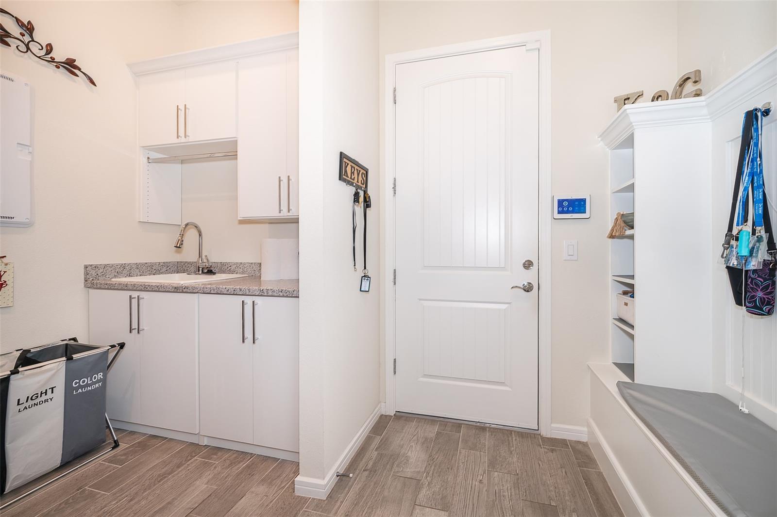 Image 23 of 40 For 6117 Sandy Springs Court