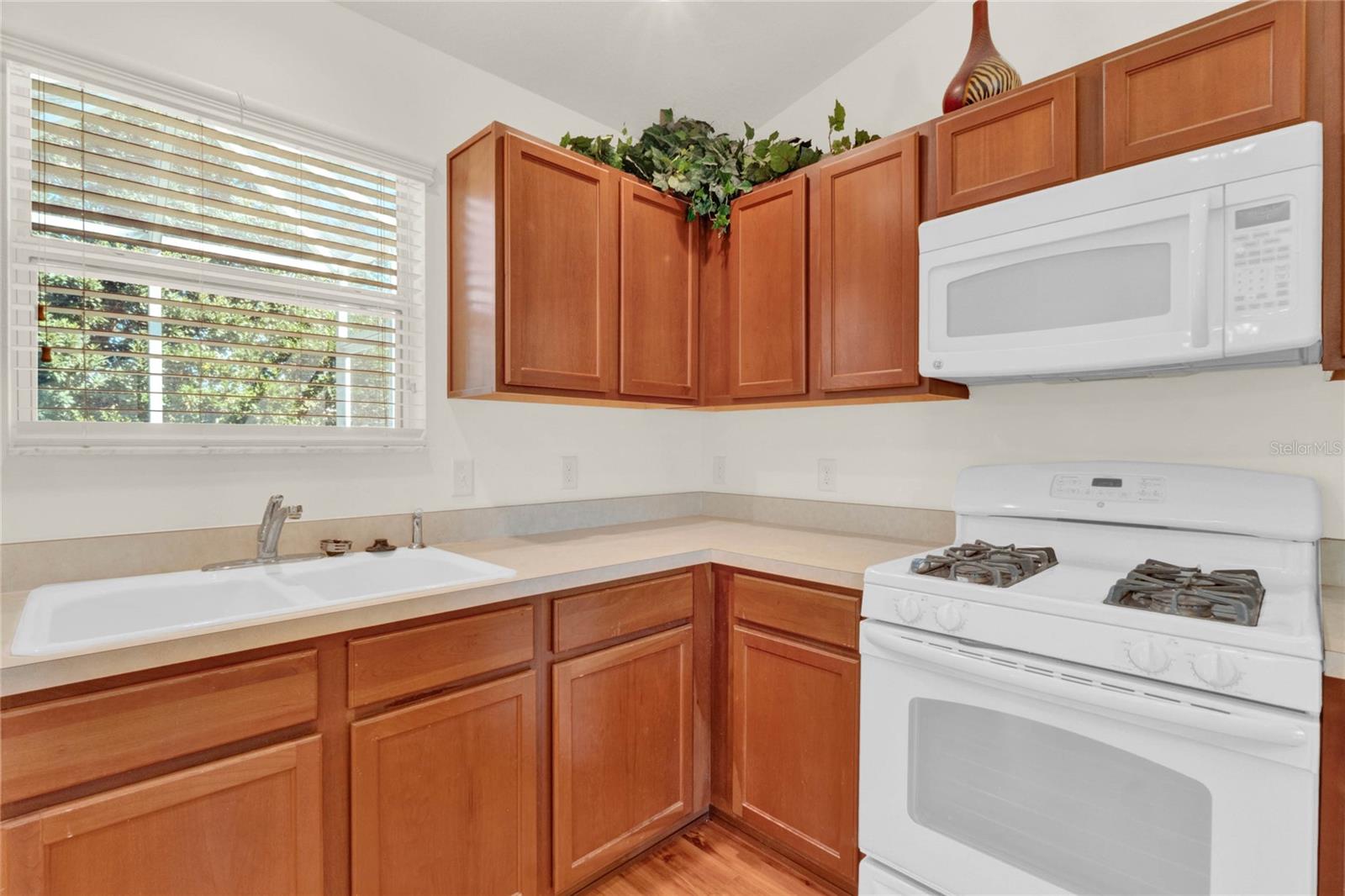 Image 11 of 26 For 381 Corbett Drive