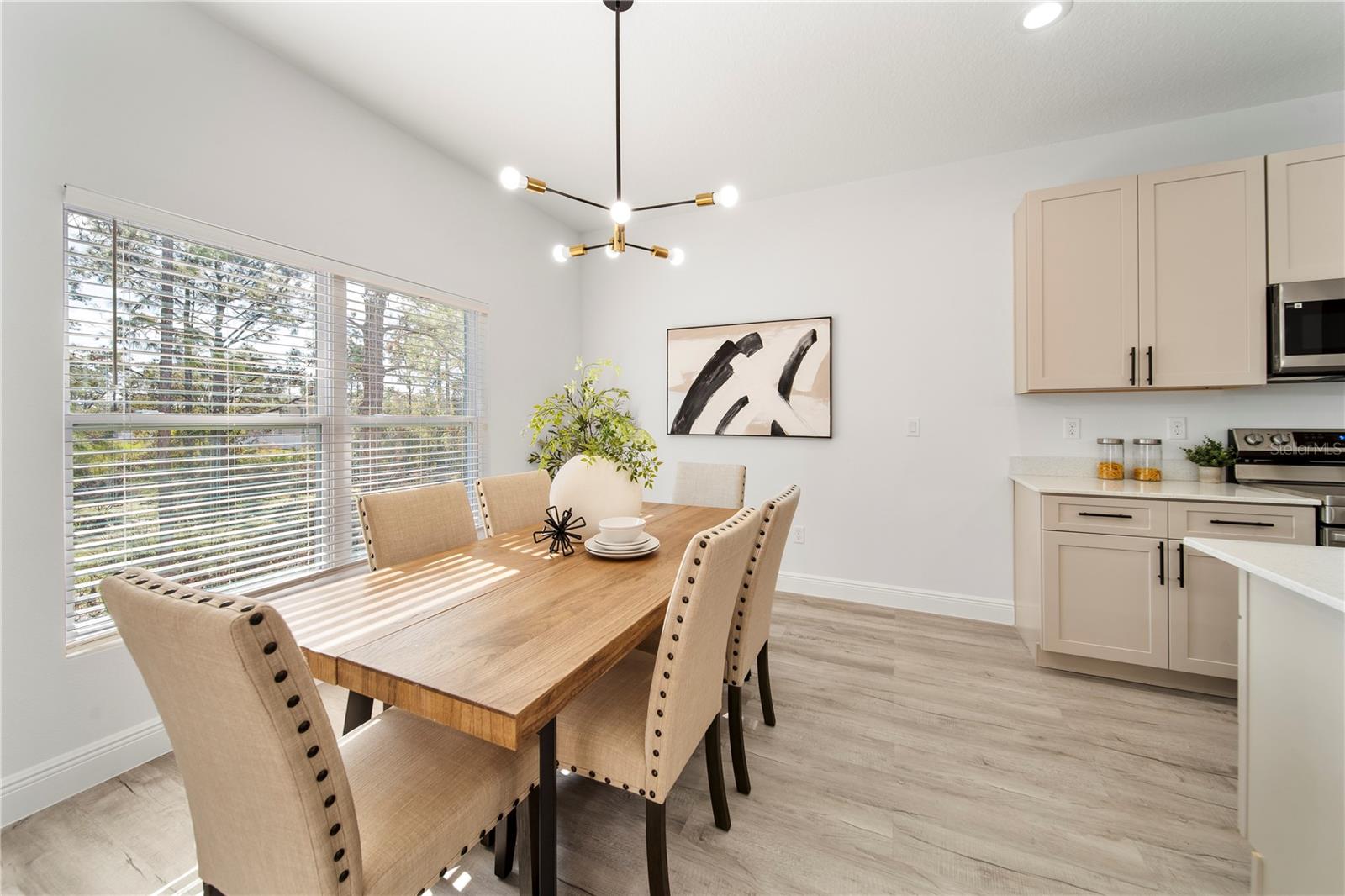 Image 10 of 33 For 808 Tedder Road Se