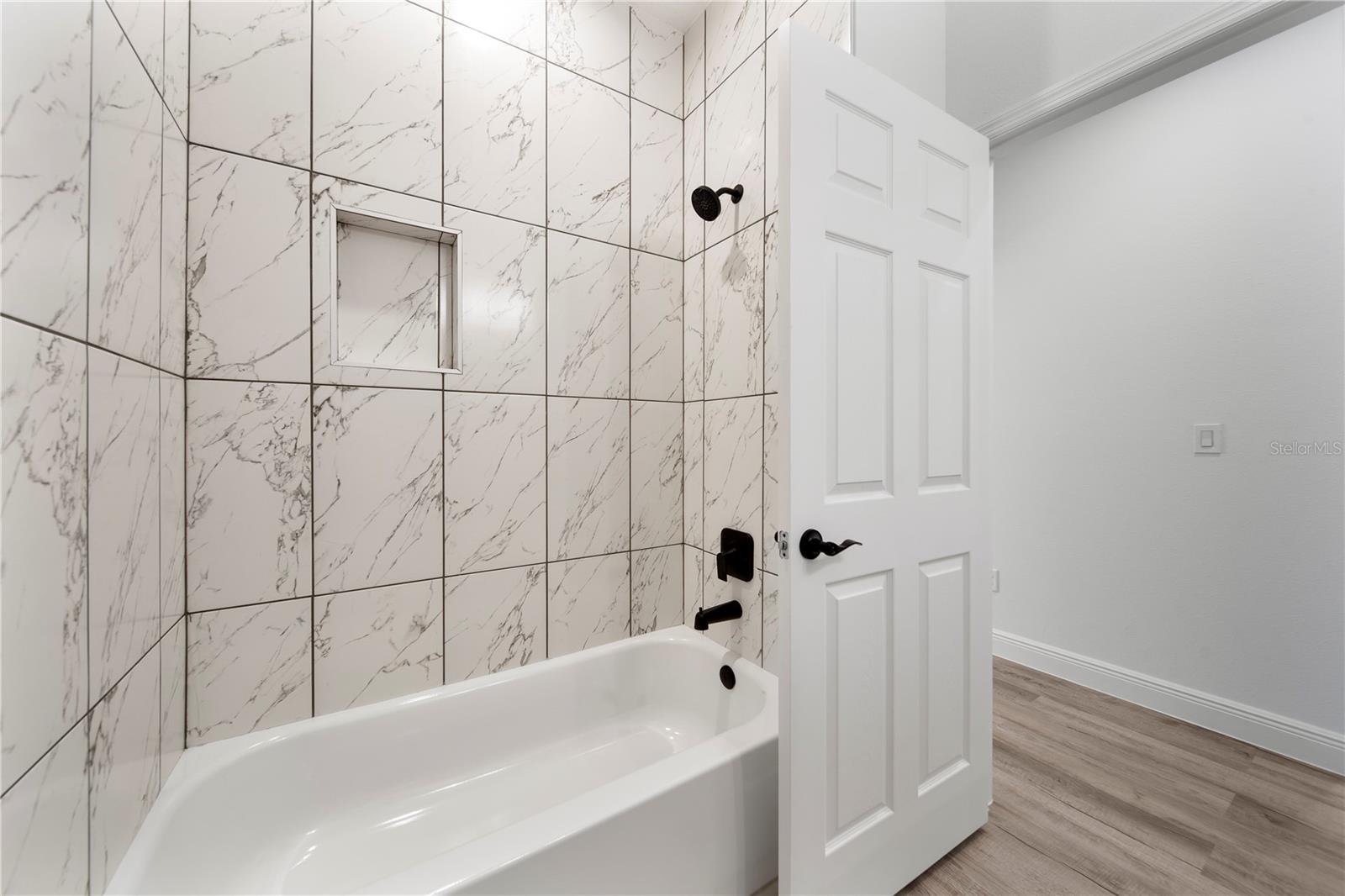 Image 23 of 33 For 808 Tedder Road Se