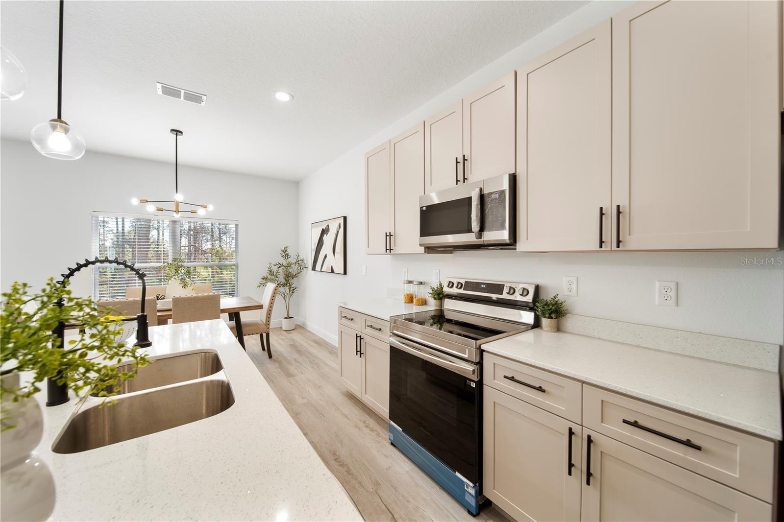 Image 7 of 33 For 808 Tedder Road Se