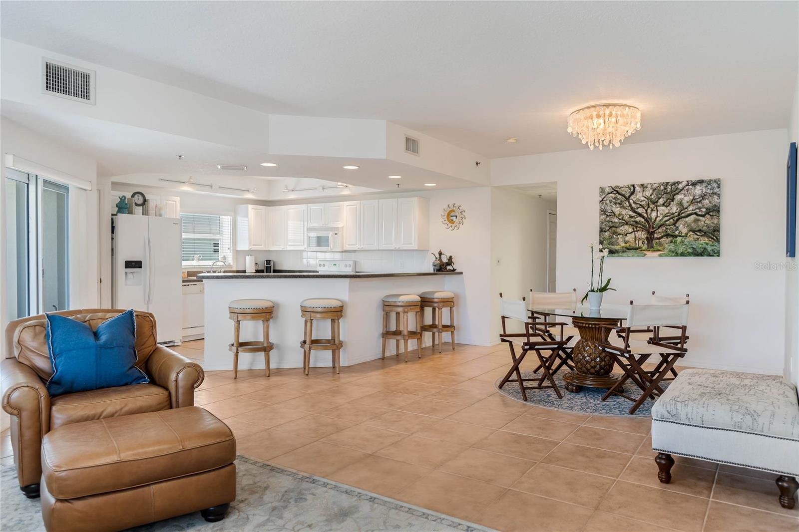 Image 10 of 39 For 5300 Atlantic Avenue 7-301