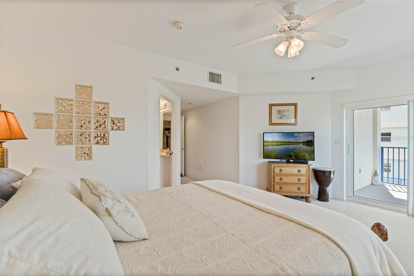 Image 21 of 39 For 5300 Atlantic Avenue 7-301