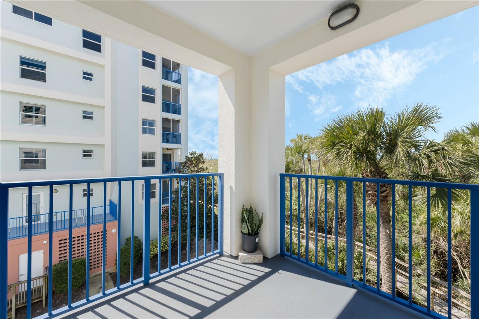 Image 5 of 39 For 5300 Atlantic Avenue 7-301