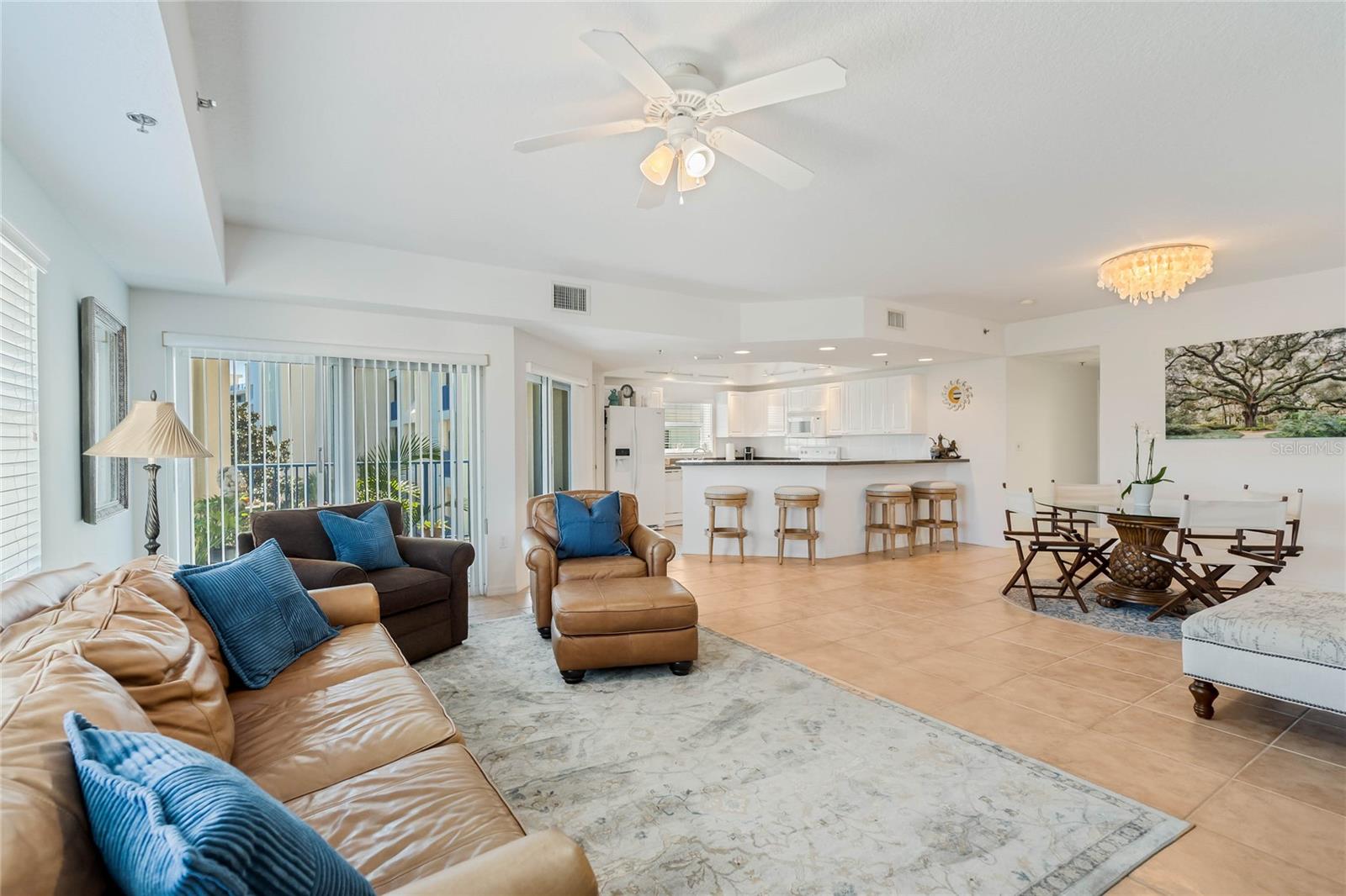 Image 7 of 39 For 5300 Atlantic Avenue 7-301