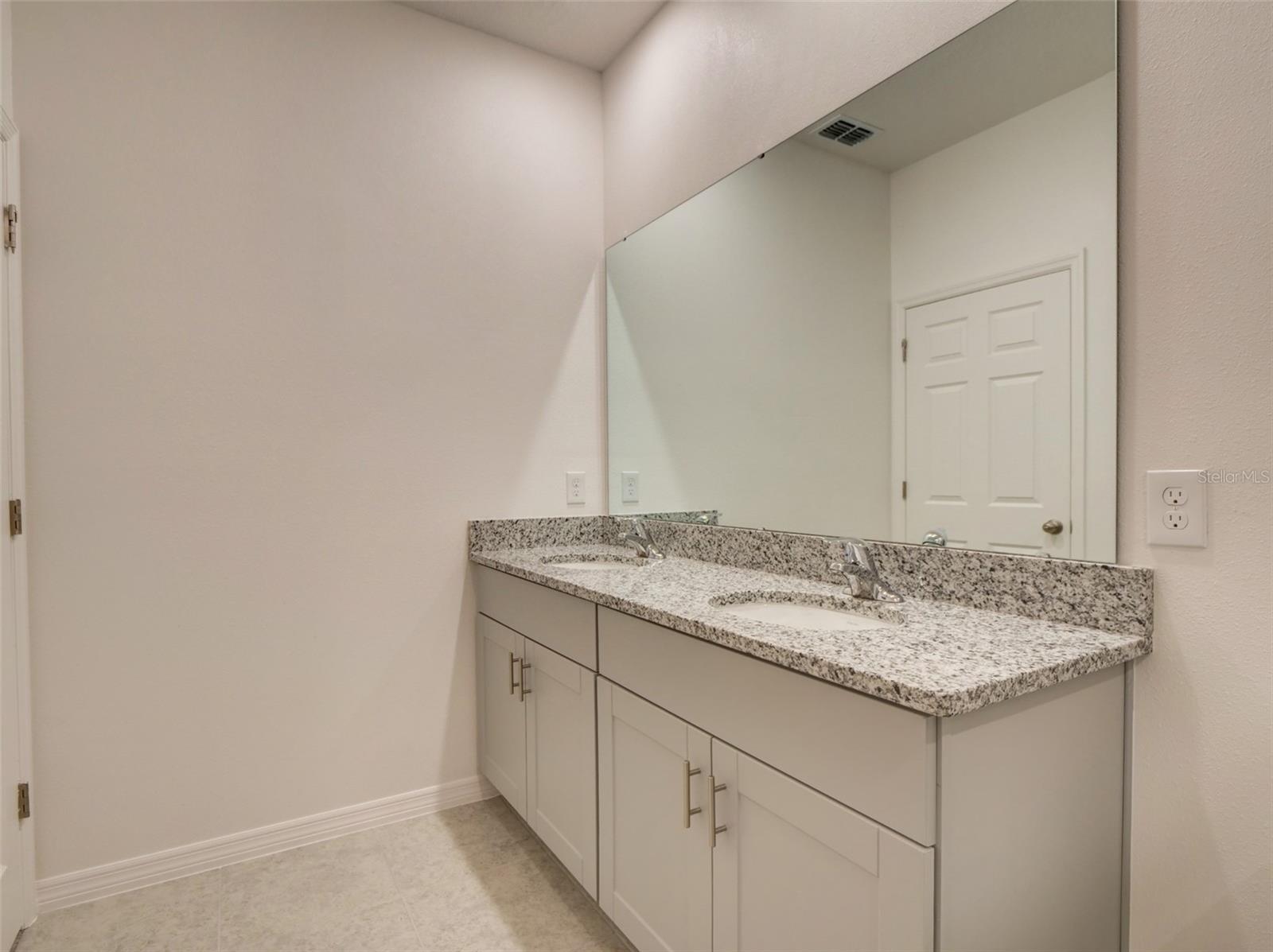 Listing photo id 11 for 1406 Ethan Manor Road