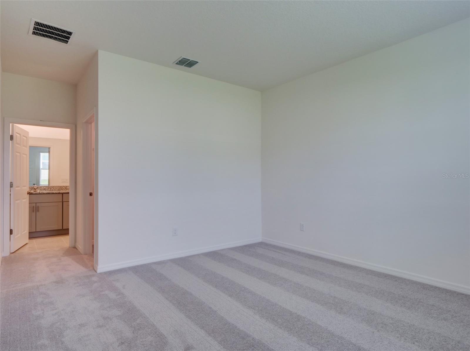 Listing photo id 14 for 1406 Ethan Manor Road