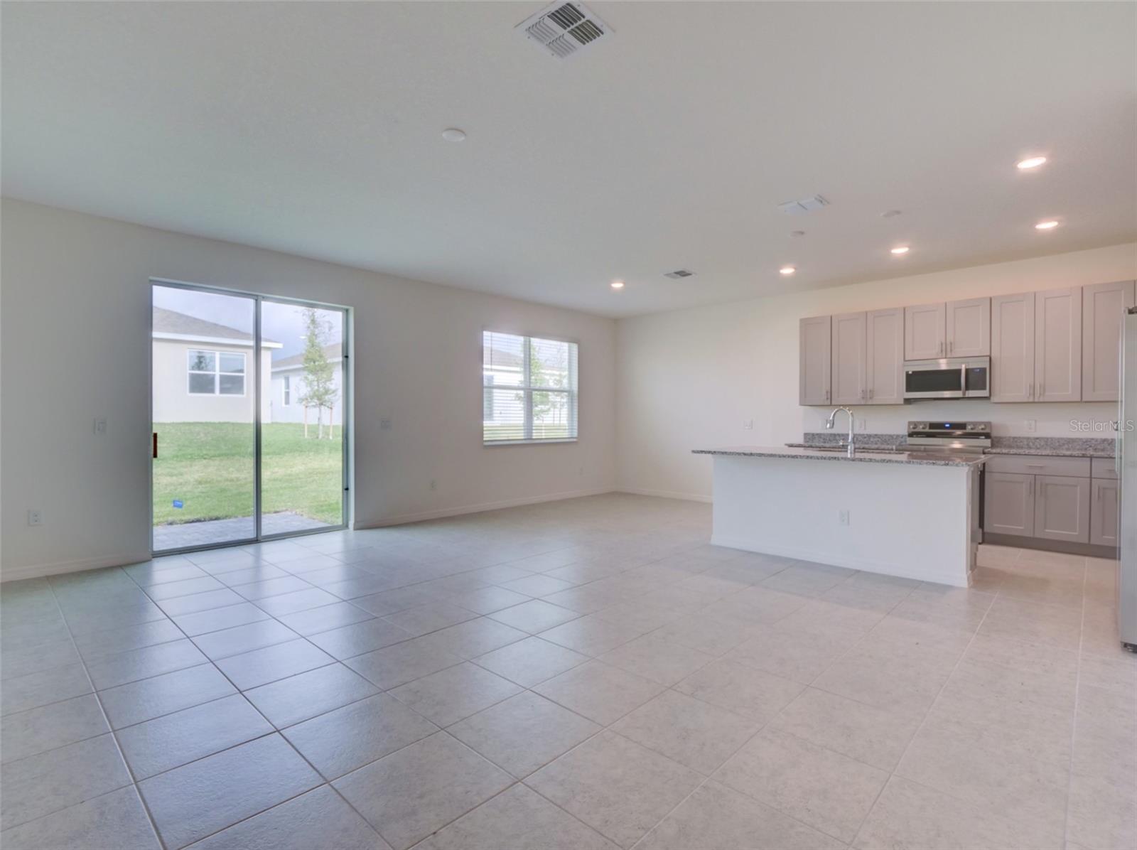 Listing photo id 1 for 1406 Ethan Manor Road