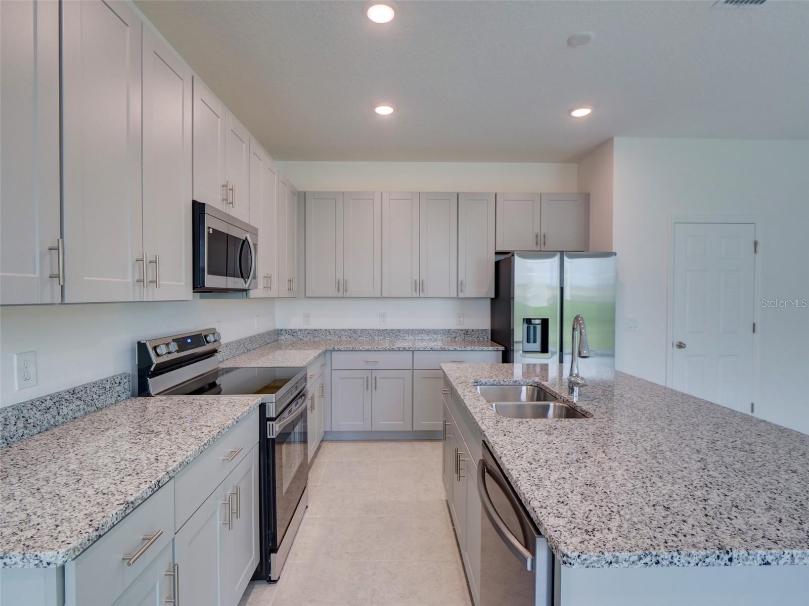Listing photo id 4 for 1406 Ethan Manor Road