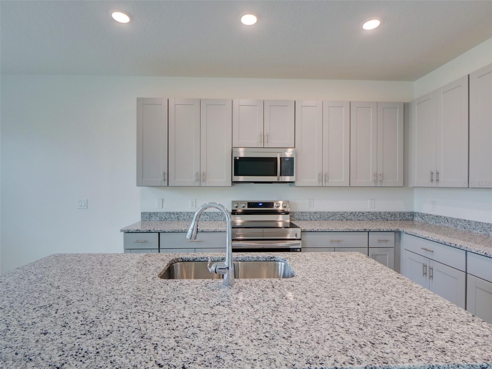 Listing photo id 5 for 1406 Ethan Manor Road