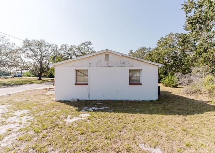 Listing photo id 2 for 1825 134th Street