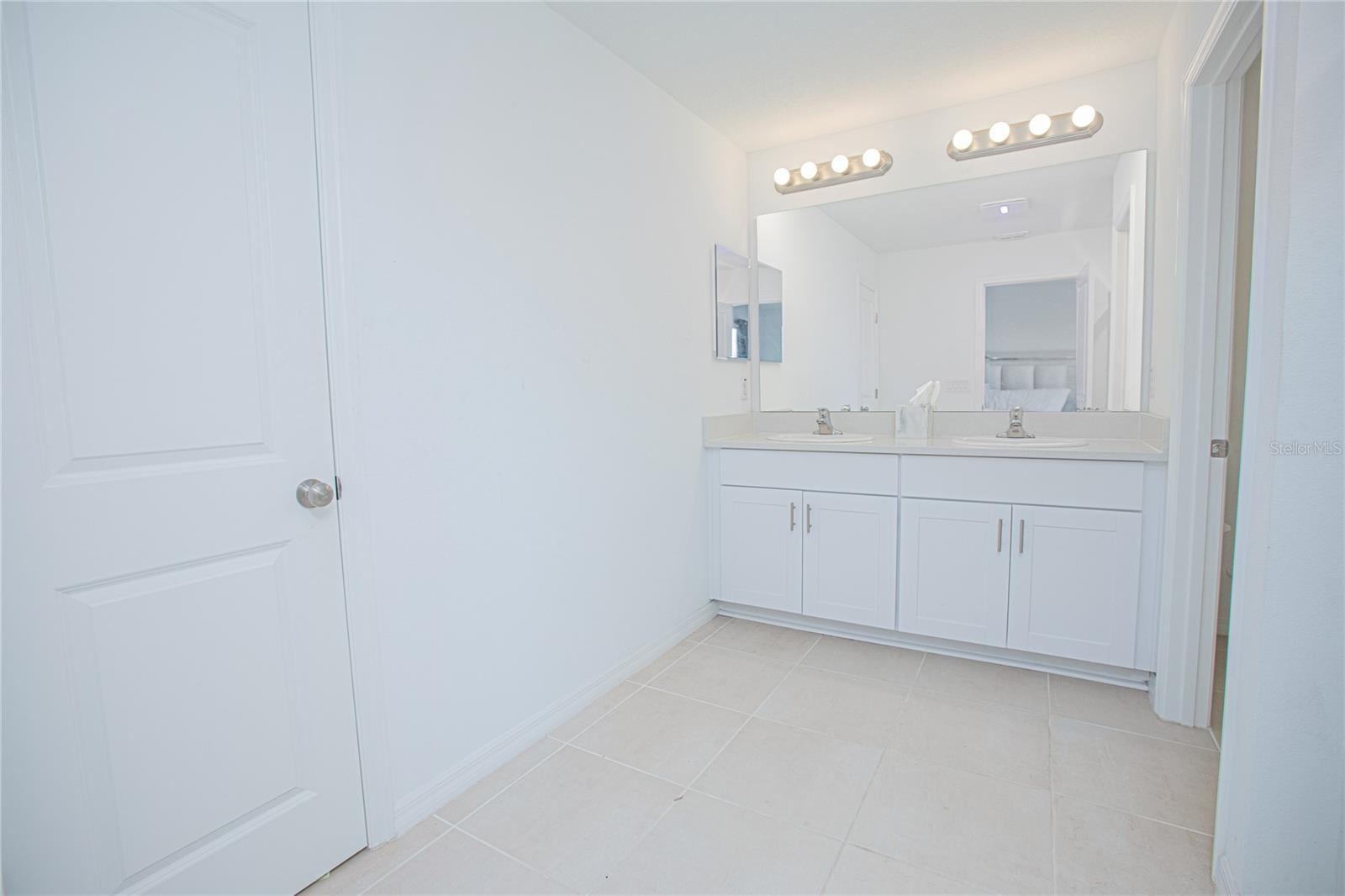 Image 13 of 38 For 5709 Sagunto Dr