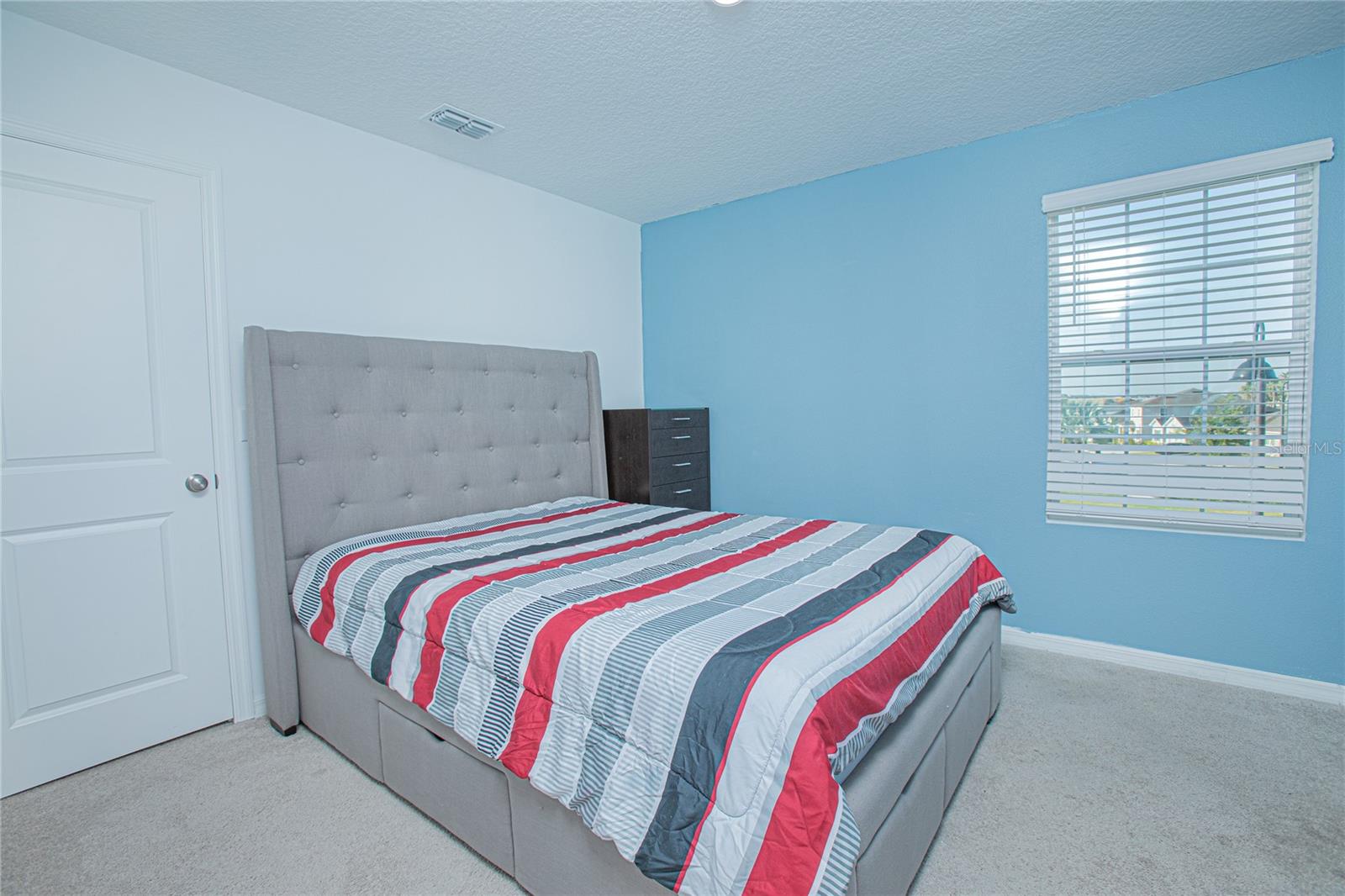 Image 14 of 38 For 5709 Sagunto Dr