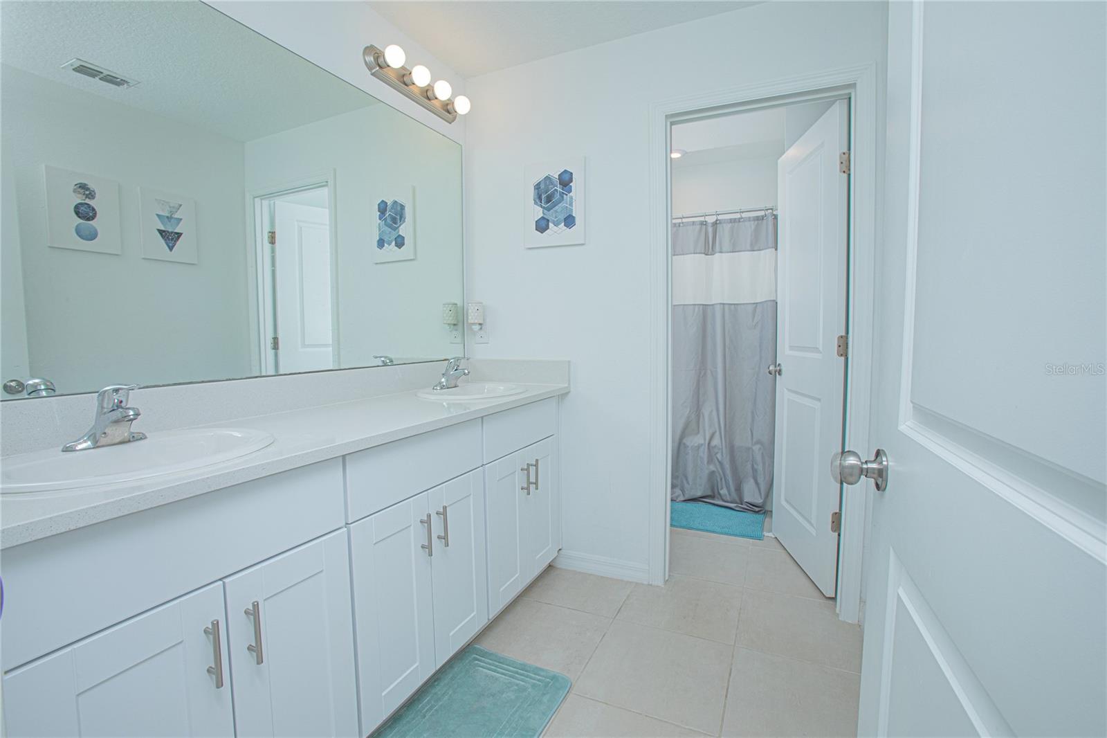 Image 16 of 38 For 5709 Sagunto Dr