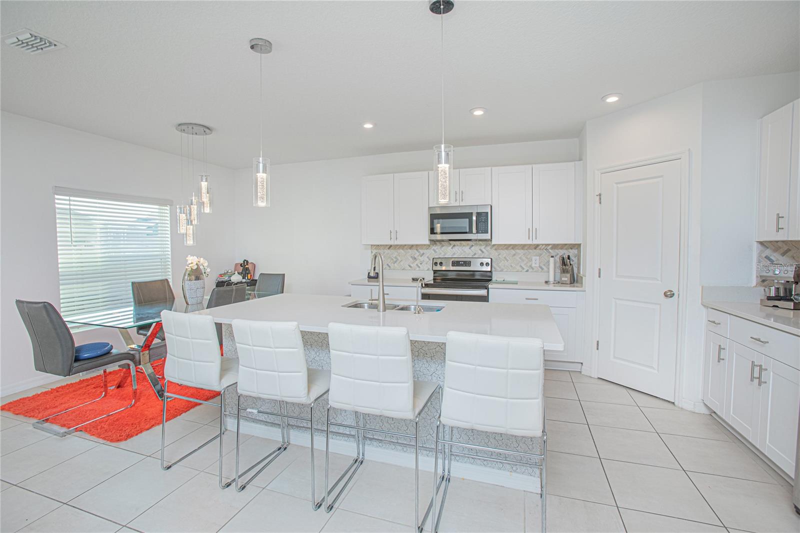 Image 4 of 38 For 5709 Sagunto Dr