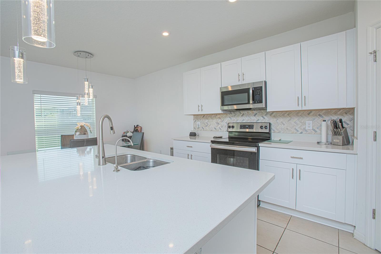 Image 5 of 38 For 5709 Sagunto Dr