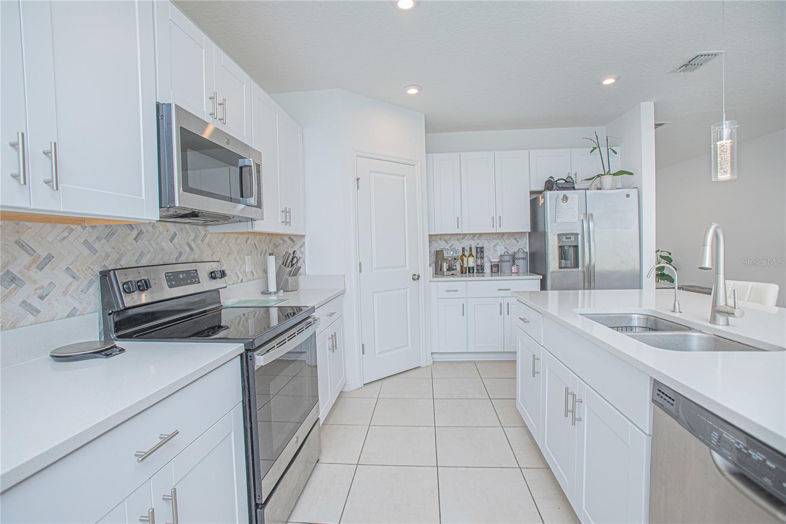 Image 6 of 38 For 5709 Sagunto Dr