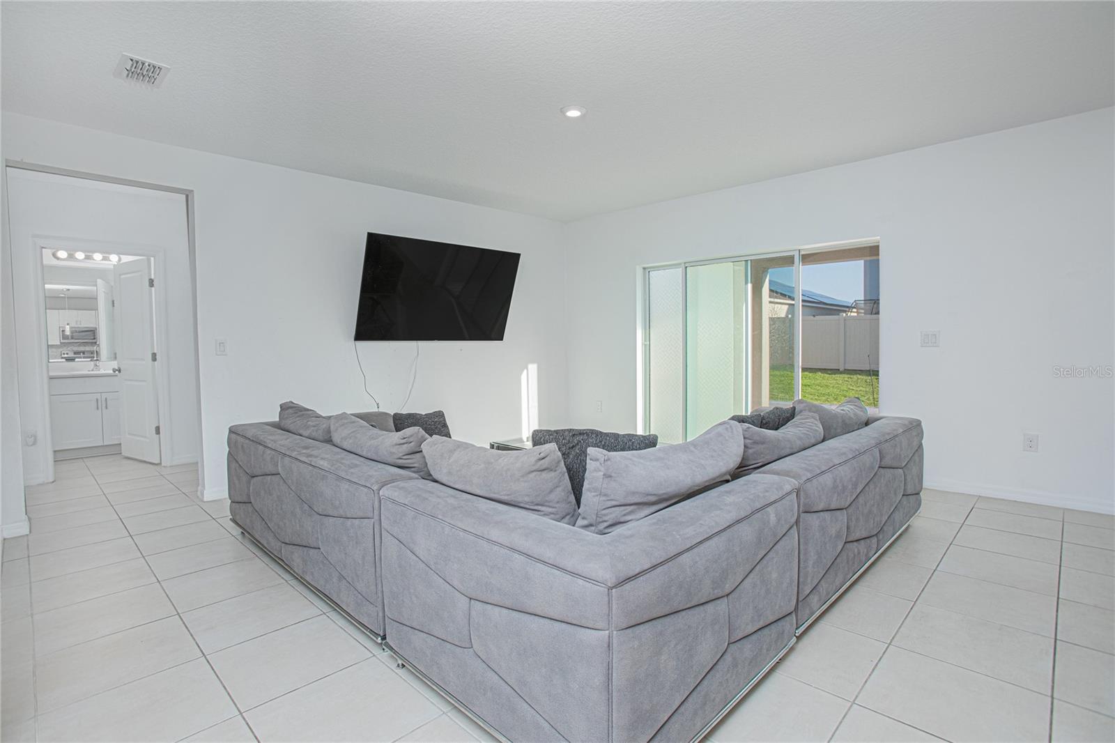 Image 8 of 38 For 5709 Sagunto Dr