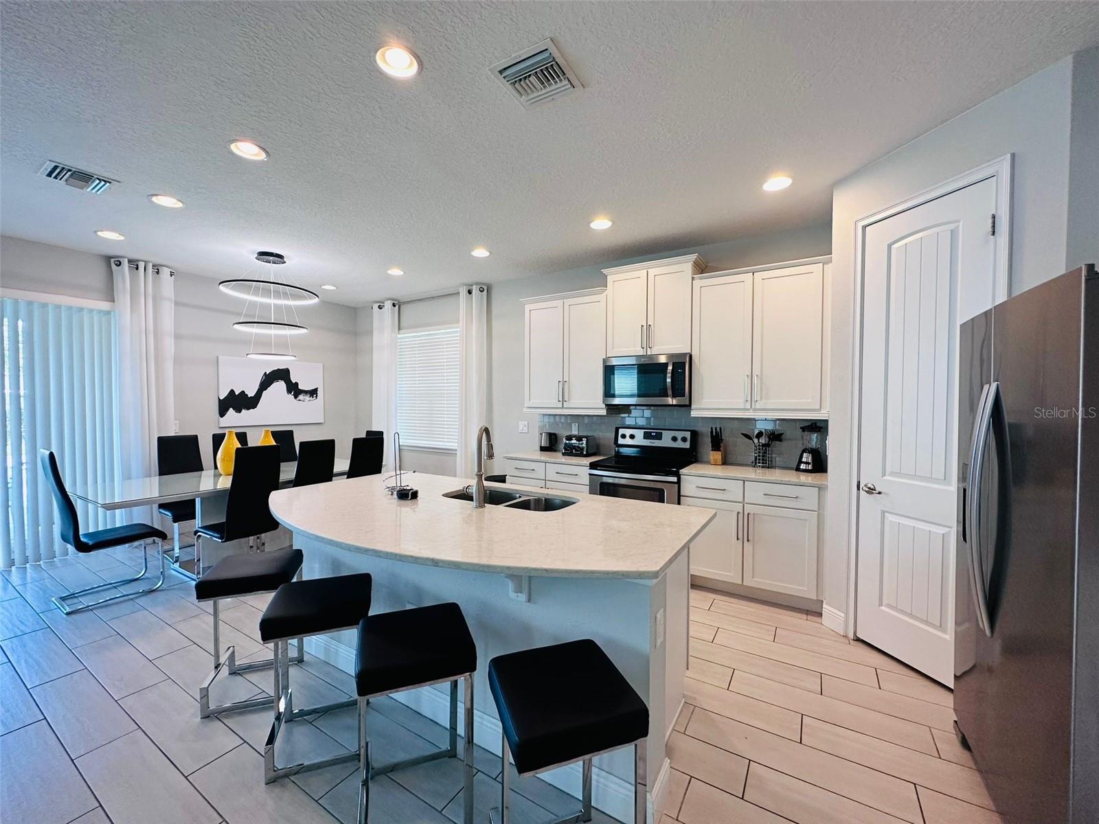Image 3 of 20 For 7719 Graben Street