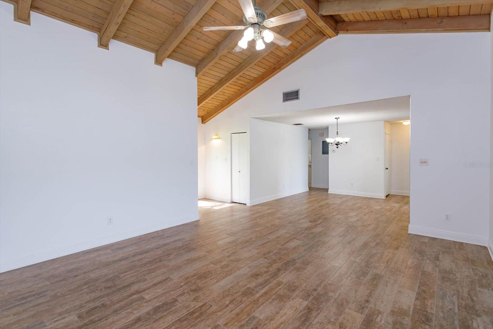 Image 13 of 73 For 409 Oak Haven Drive 409