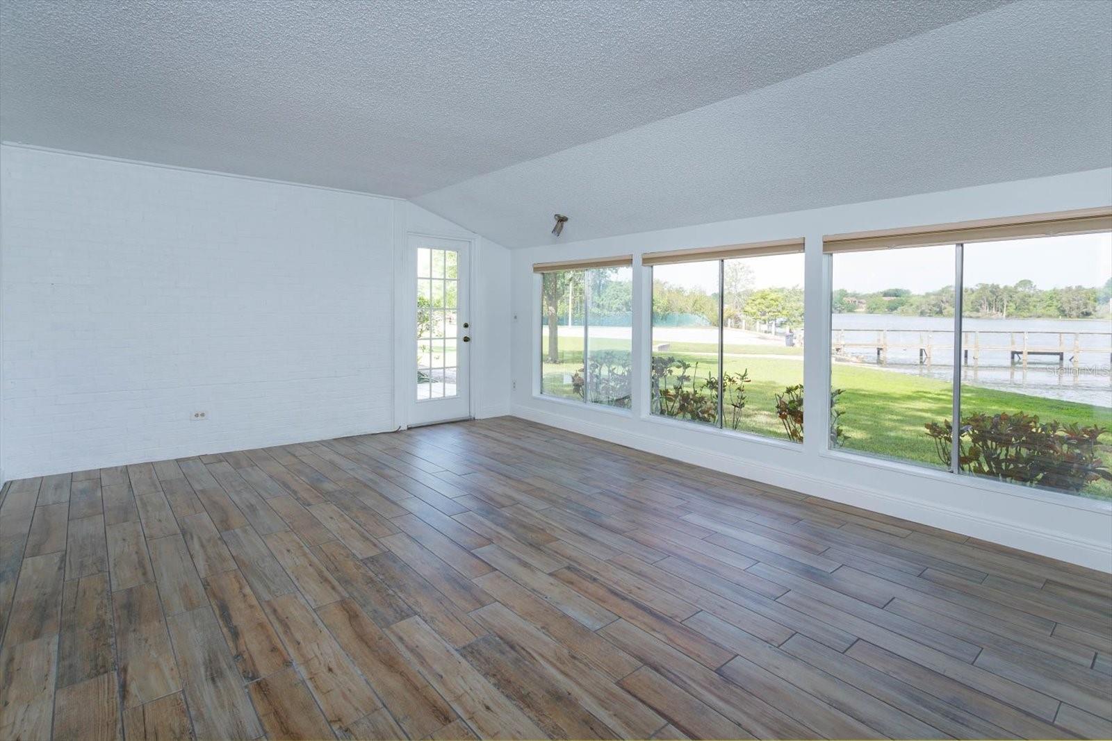 Image 19 of 73 For 409 Oak Haven Drive 409
