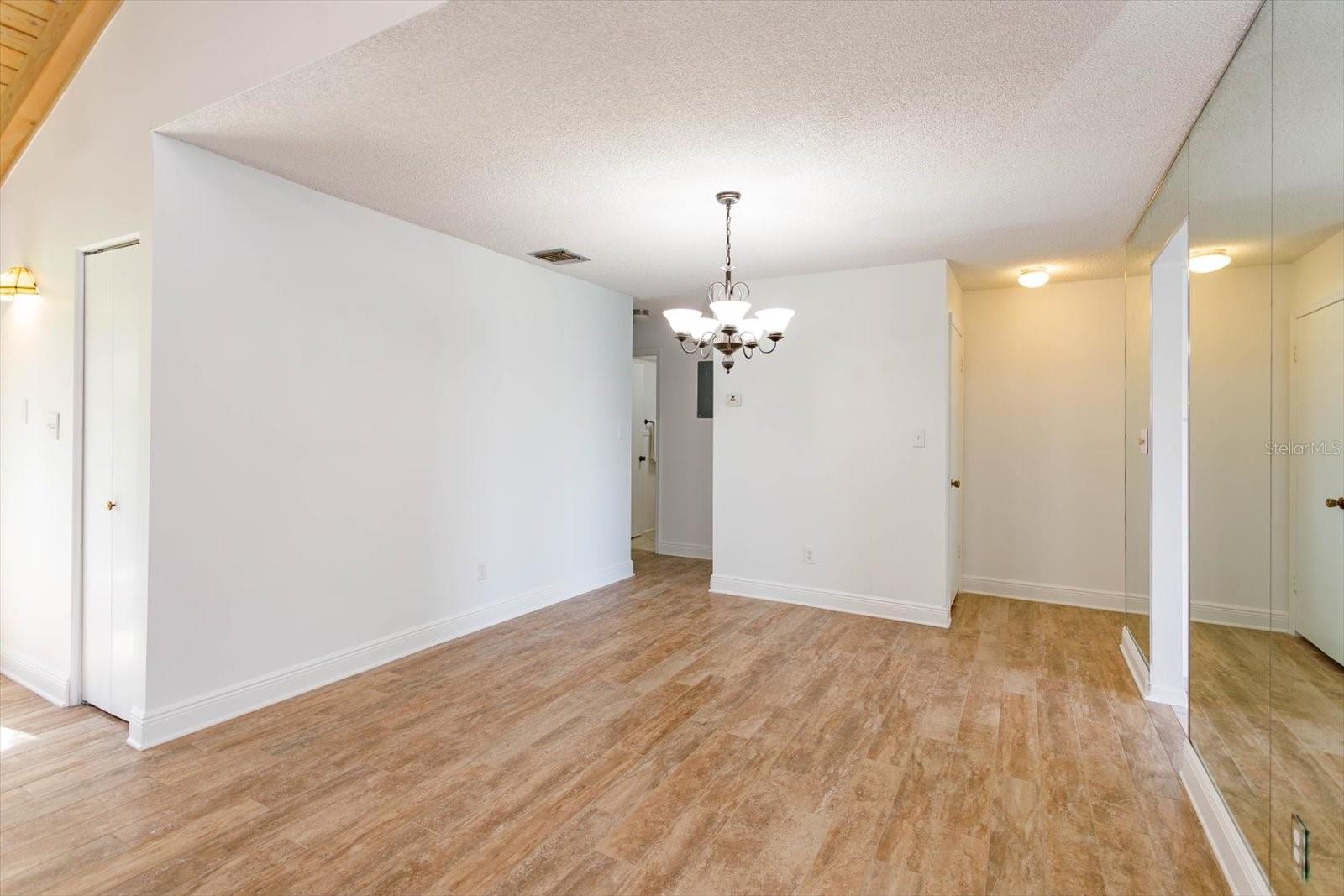 Image 23 of 73 For 409 Oak Haven Drive 409