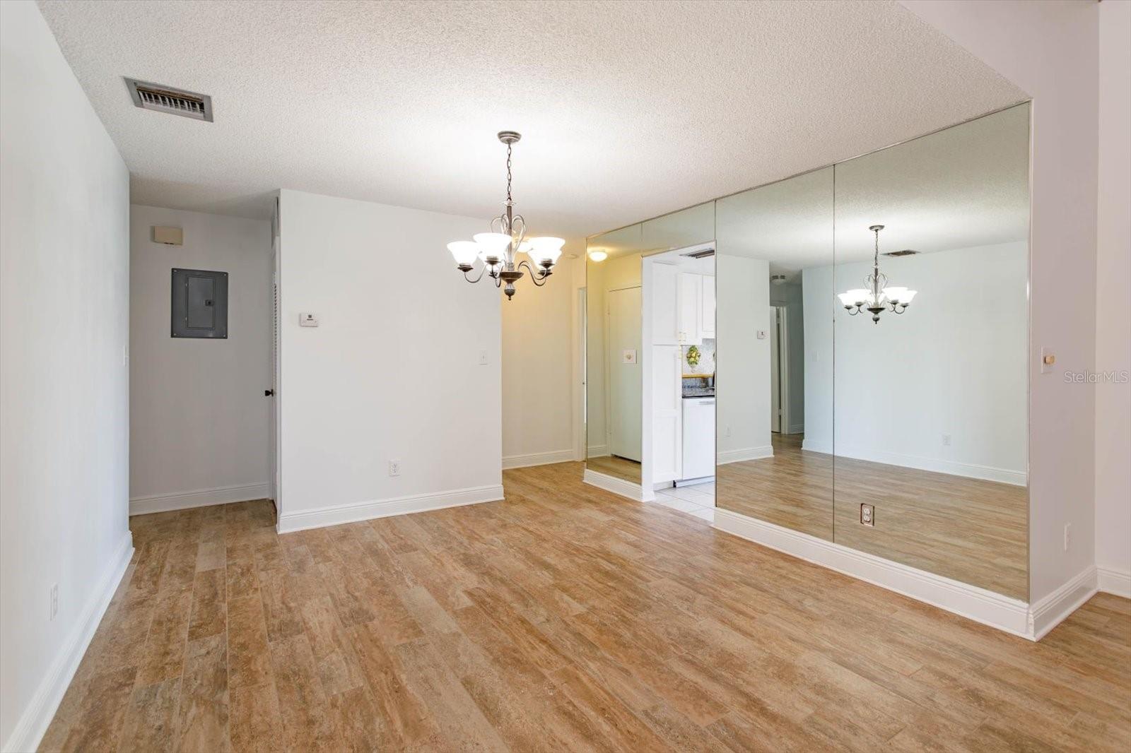 Image 24 of 73 For 409 Oak Haven Drive 409