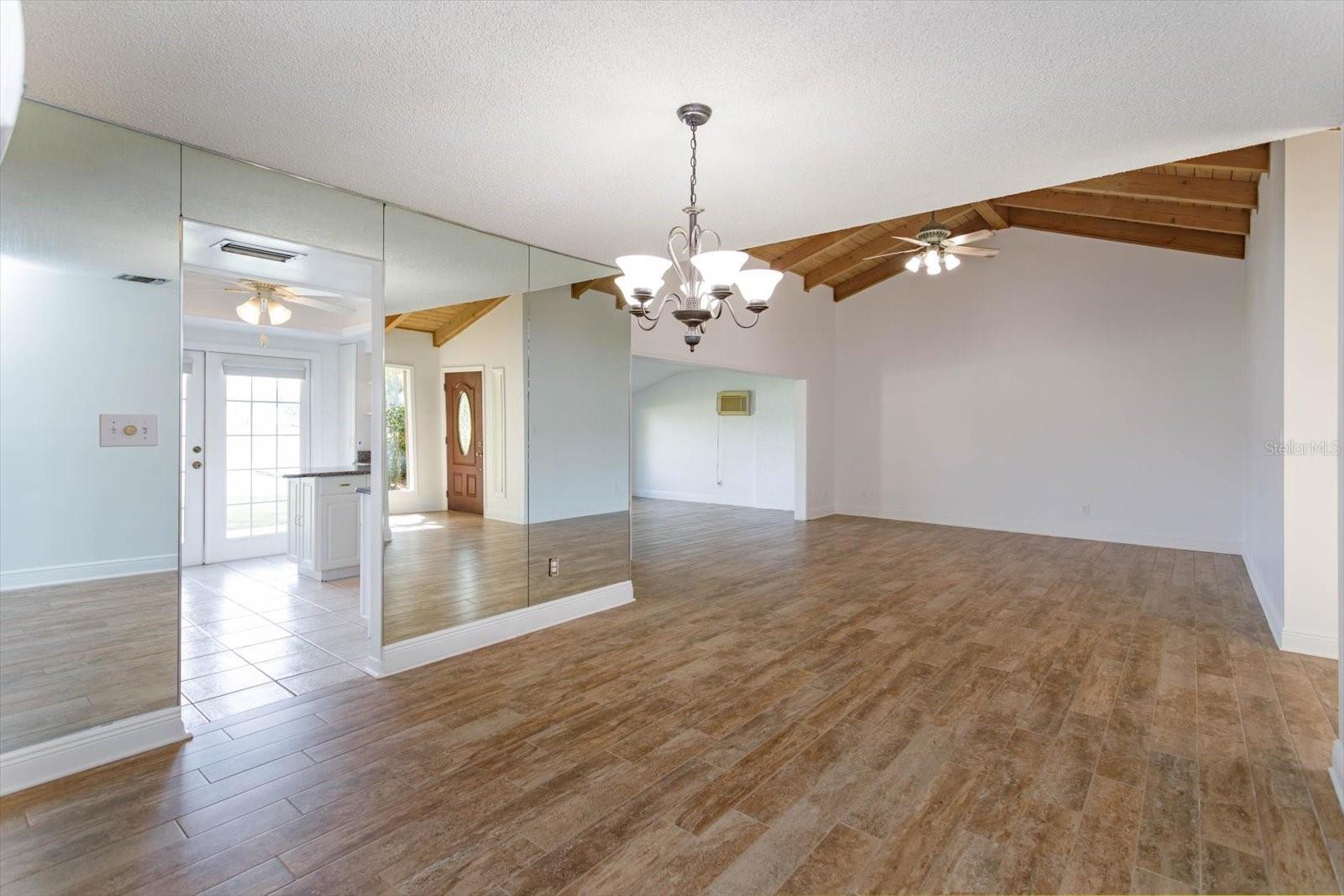 Image 25 of 73 For 409 Oak Haven Drive 409