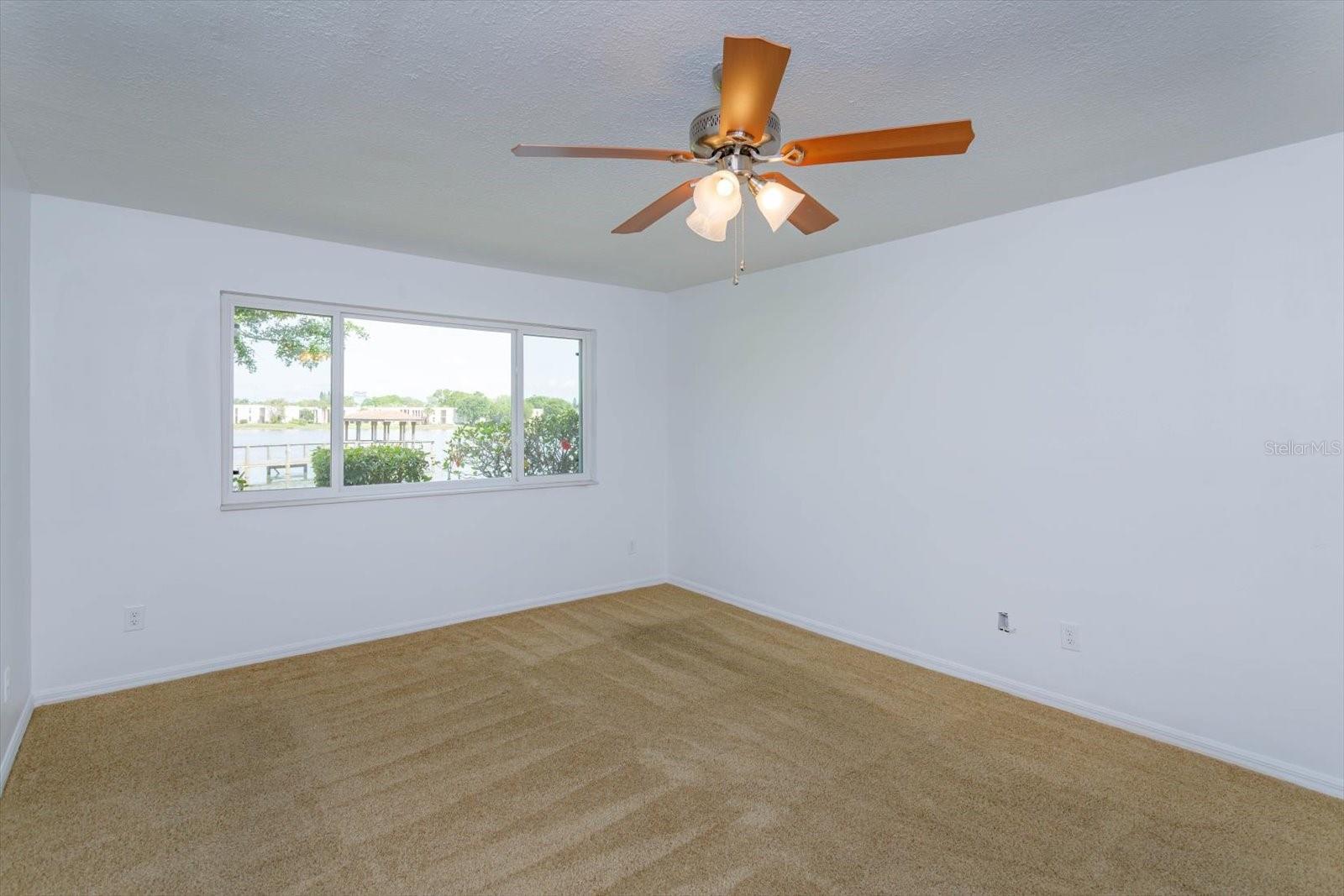 Image 31 of 73 For 409 Oak Haven Drive 409