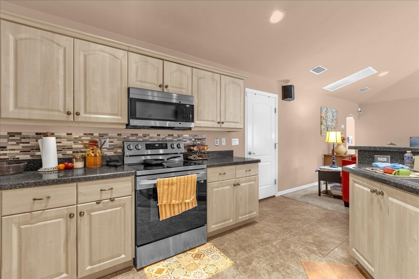 Image 8 of 41 For 1601 Promenade Circle